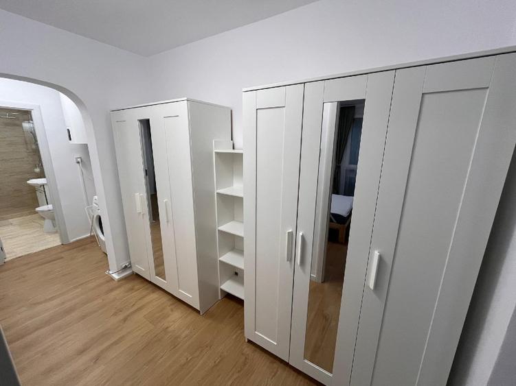 Apartament cu 3 camere semidecomandat în Titan