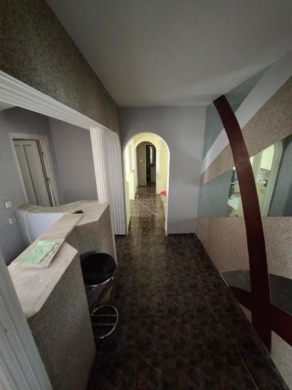 Apartament cu 4 camere semidecomandat, mobilat în Ostroveni