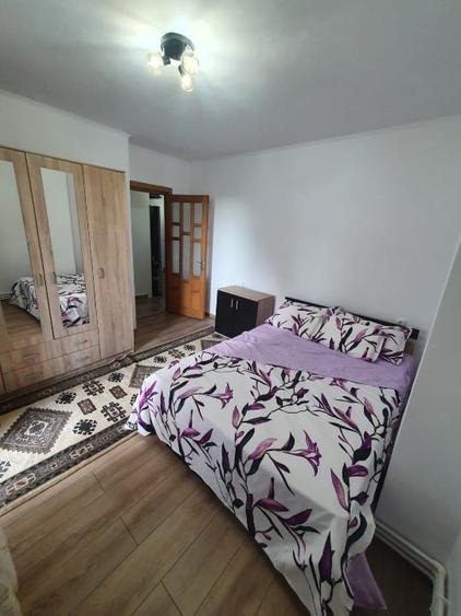 Apartament cu 3 camere decomandat, mobilat în Central