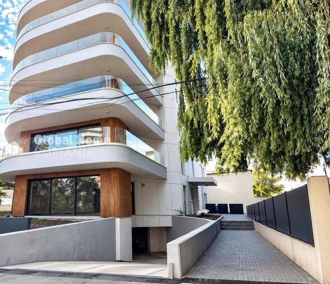 Apartament cu 3 camere semidecomandat, mobilat în Cotroceni