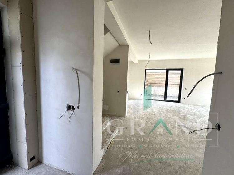 Casă individuală cu 4 camere cu Canalizare în Dezmir