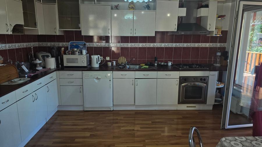 Casă cu 5 camere cu Teren 1159 Mp în Zăvoi