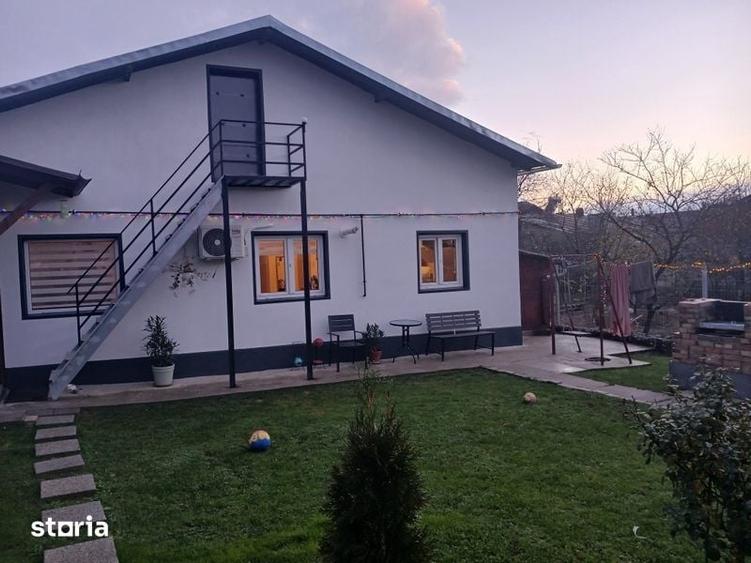 Casa tip duplex, an constr 1995, Bucov - 1