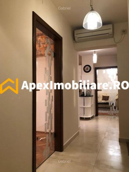 Apartament cu 4 camere semidecomandat în Moșilor