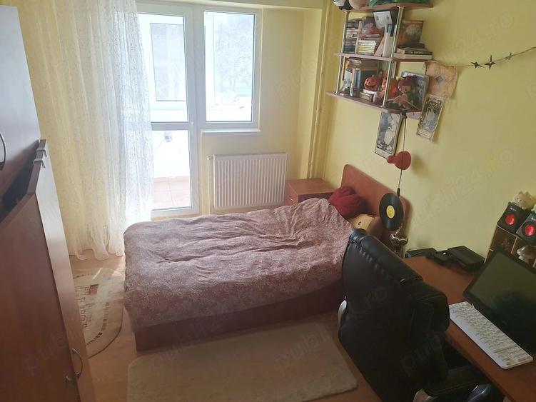 Apartament cu 3 camere decomandat în Viziru 3