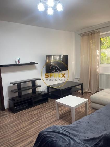 Apartament cu 2 camere semidecomandat, mobilat în P-ța Victoriei