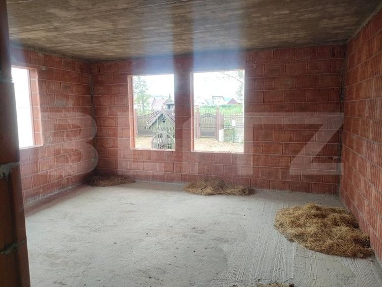 Casă individuală cu 8 camere cu Teren 770 Mp în Marginea
