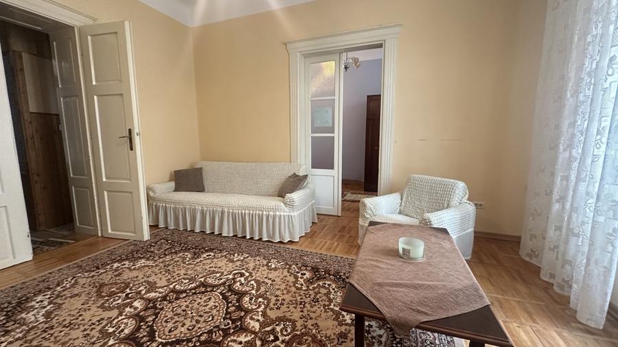 Apartament cu 3 camere semidecomandat, mobilat în Ultracentral