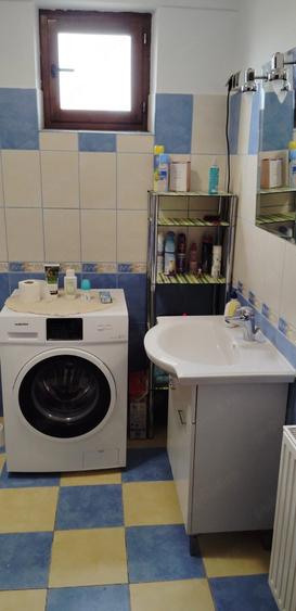 Apartament cu 2 camere decomandat în Petrești