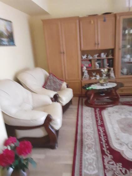 Apartament cu 3 camere semidecomandat, mobilat în Ferdinand
