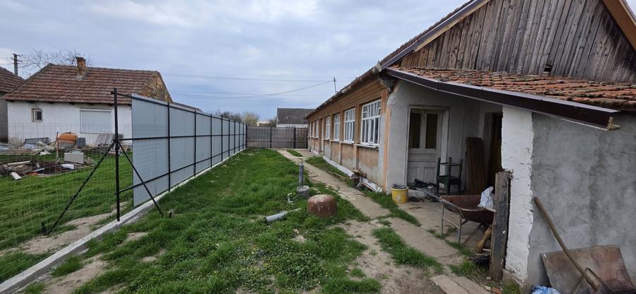 Casă cu 3 camere în Macea