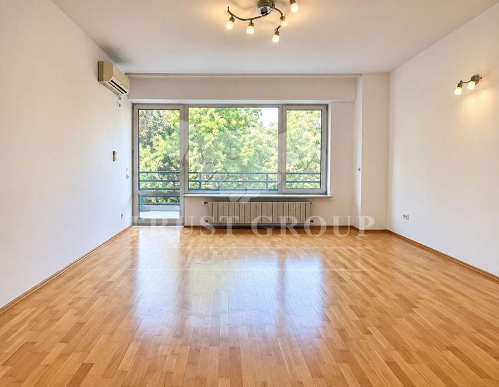 Apartament cu 4 camere decomandat în Primăverii