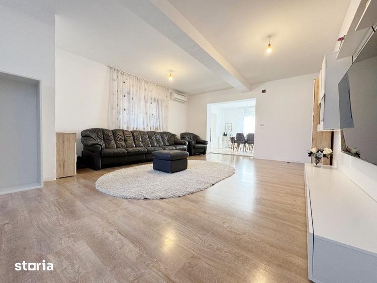 Casă cu 5 camere cu Teren 504 Mp în Sânmihaiu Român