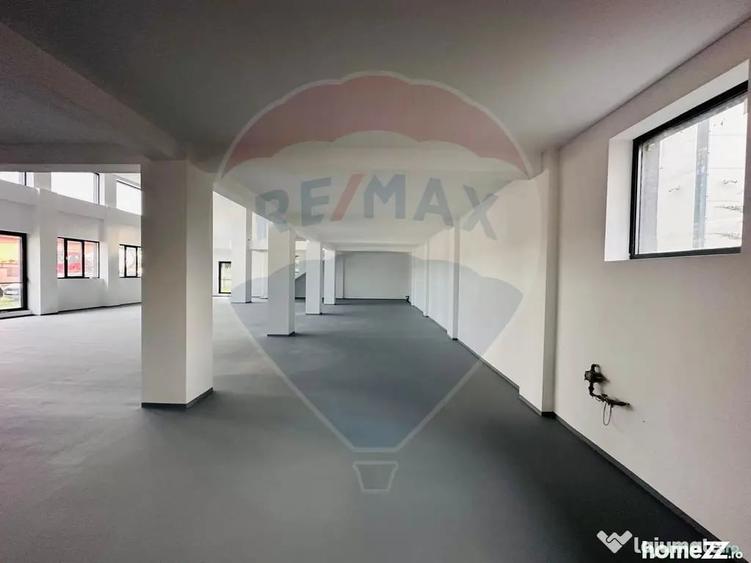 Spațiu comercial, de 970 mp, în Odăi