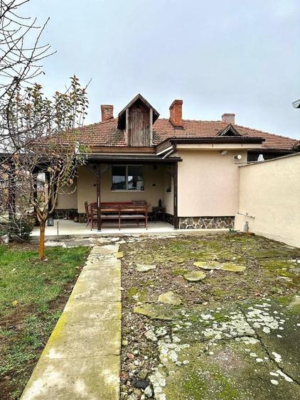 Casă cu 3 camere în Central