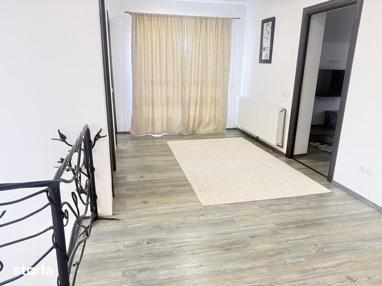 Casă cu 5 camere cu Teren 535 Mp în Aninoasa