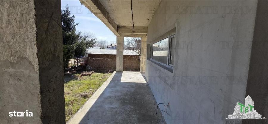 Casă cu 4 camere cu Teren 1643 Mp în Domnești