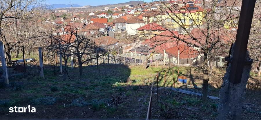 Casă cu 2 camere cu Teren 400 Mp în Central