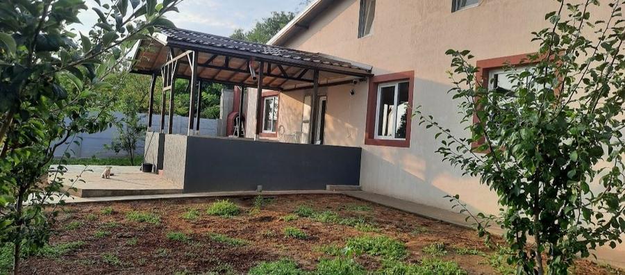 Casă cu 4 camere în Dărăști-Vlașca