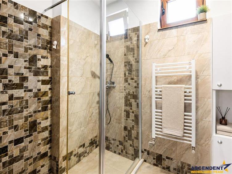Casă individuală cu 4 camere cu Canalizare în Sânpetru