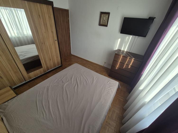 Apartament cu 3 camere semidecomandat în Giulești
