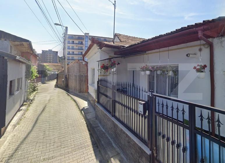 Casă individuală cu 2 camere cu Canalizare în Central
