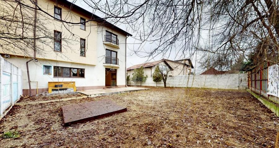 Casă individuală cu 6 camere cu Canalizare în Nord-Est