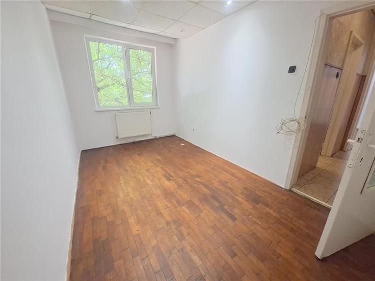 Apartament cu 3 camere semidecomandat în 9 Mai