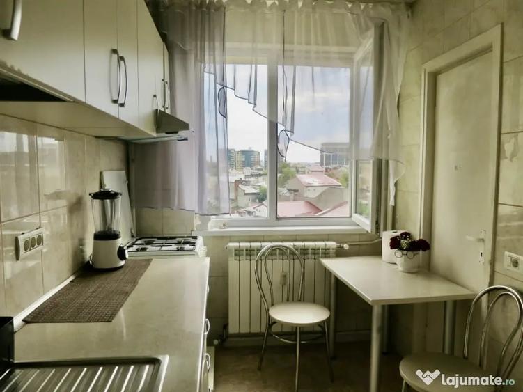 Apartament cu 3 camere semidecomandat în Nord