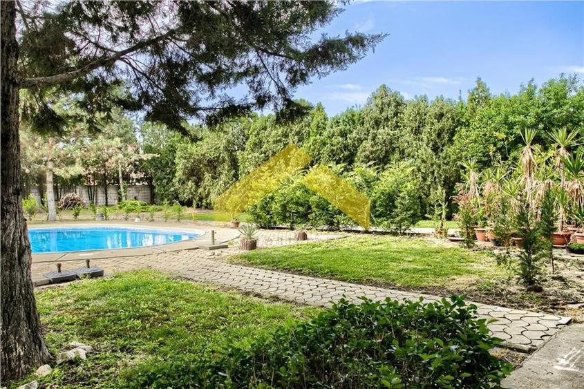 Casă individuală cu 15 camere cu Piscina în Micălaca