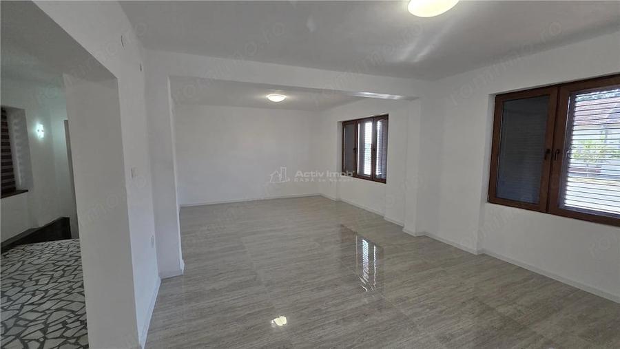Spațiu comercial, de 130 mp, în Răcășdia