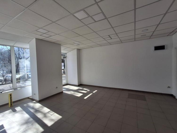 Spațiu comercial, de 72 mp, în Valea Ialomiței