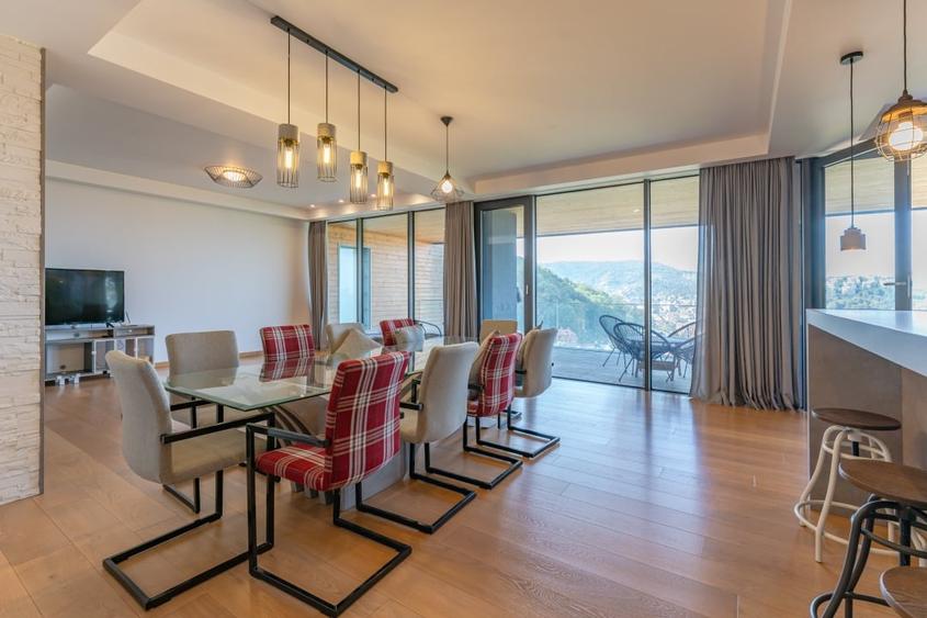 Apartament cu 3 camere decomandat, mobilat în Ultracentral