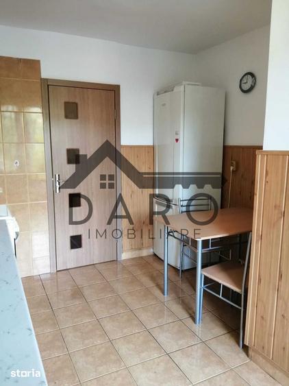 Apartament cu 3 camere decomandat în Cornișa