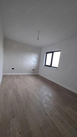 Casă cu 4 camere cu Teren 400 Mp în Central
