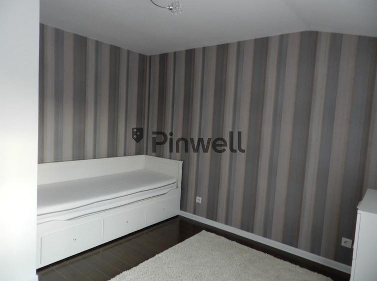 Apartament cu 3 camere semidecomandat, mobilat în Central