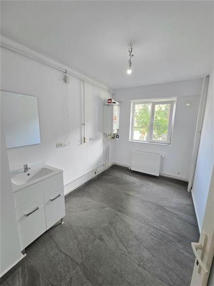 Spațiu comercial, de 63.680000305176 mp, în Casa de Cultură
