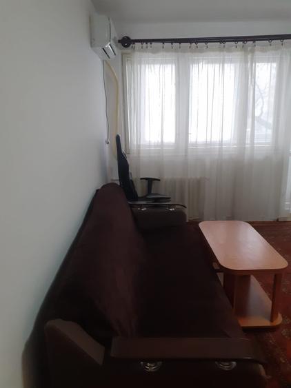 Apartament cu 3 camere semidecomandat, mobilat în Obor