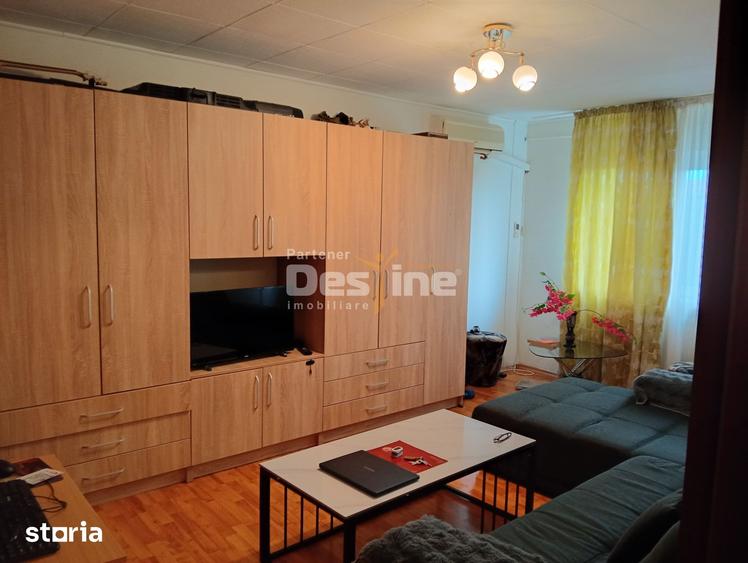 Apartament cu 3 camere, mobilat în Rovine
