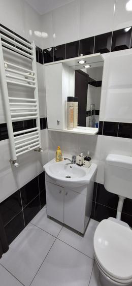 Garsonieră decomandată în Roșu