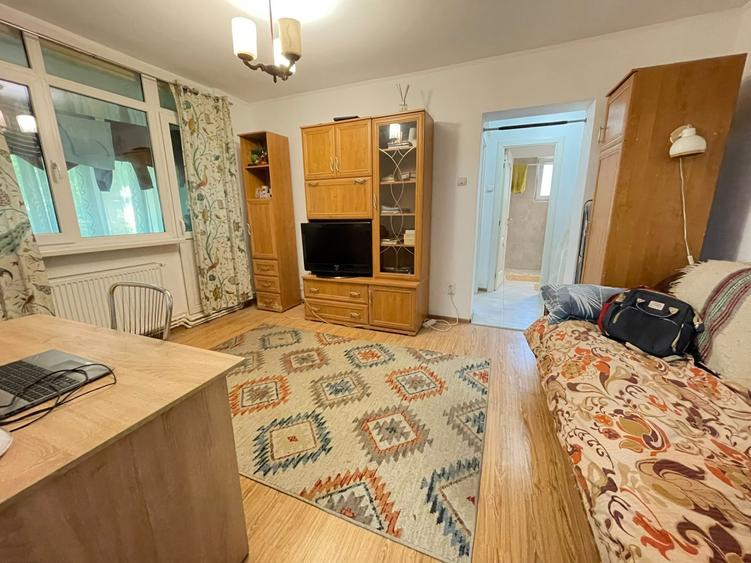 Apartament cu 2 camere semidecomandat, mobilat în Podu Roș