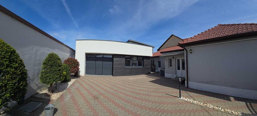 Spațiu comercial, de 400 mp, în Iosia