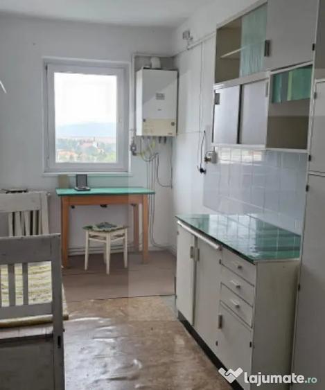 Apartament cu 3 camere decomandat în Spitalului