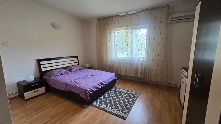 Casă individuală cu 10 camere cu Canalizare în Central