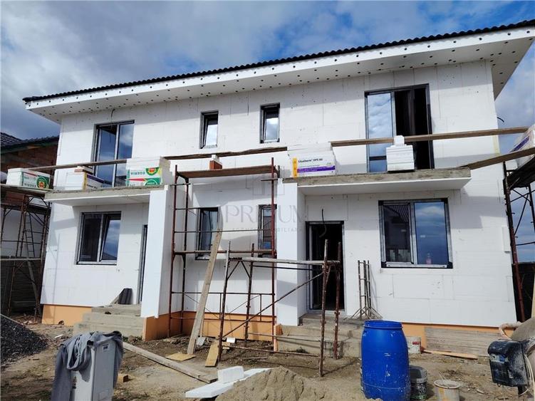 Duplex cu 4 camere cu Canalizare în Moșnița Veche