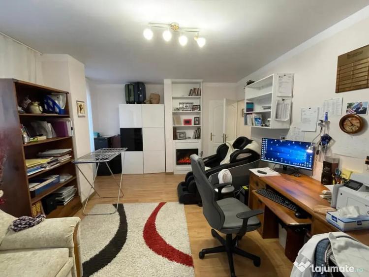 Apartament cu 3 camere semidecomandat în Europa