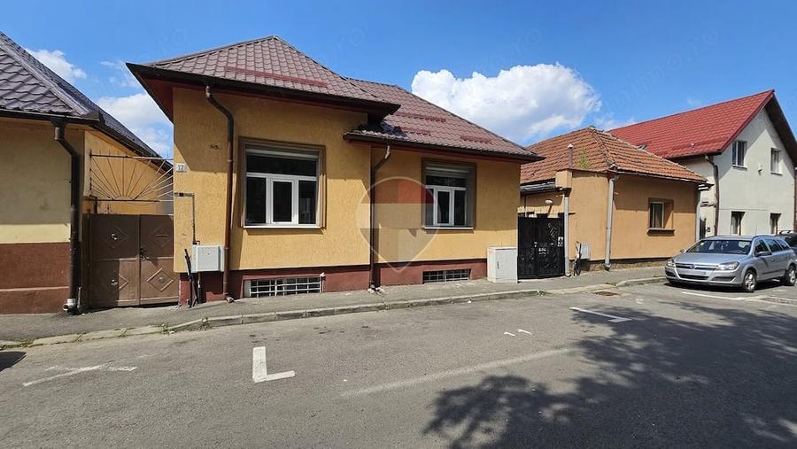 Casă cu 7 camere cu Teren 319 Mp în Centrul Civic