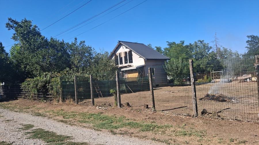 Casă cu 3 camere cu Teren 1870 Mp în Stănești