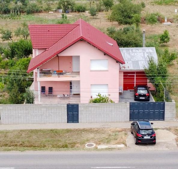 Casă individuală cu 5 camere cu Canalizare în Orțișoara