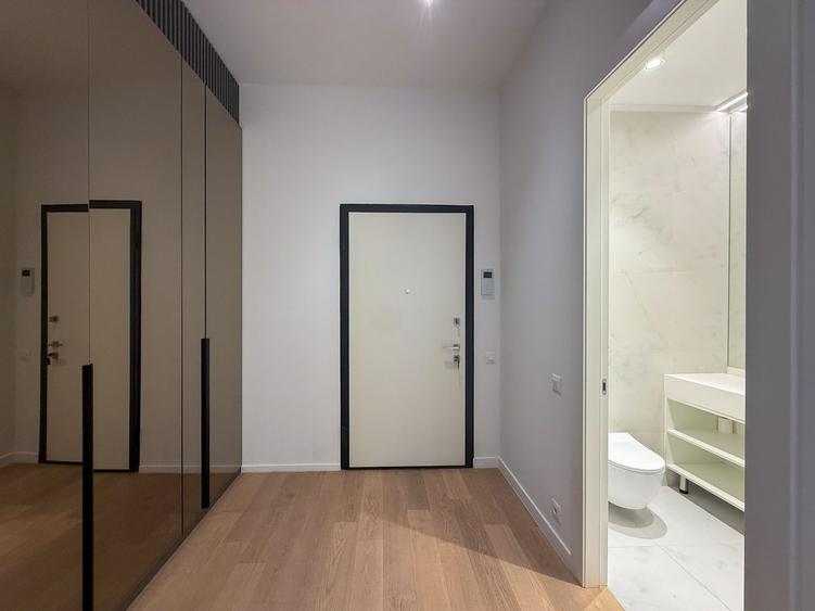 Apartament cu 3 camere semidecomandat, mobilat în Barbu Văcărescu
